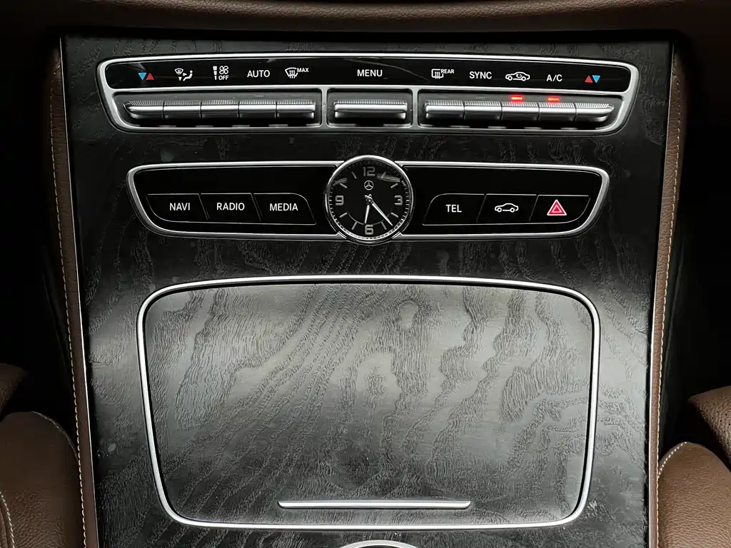 Mercedes-Benz E-Class 2018 — фото 20