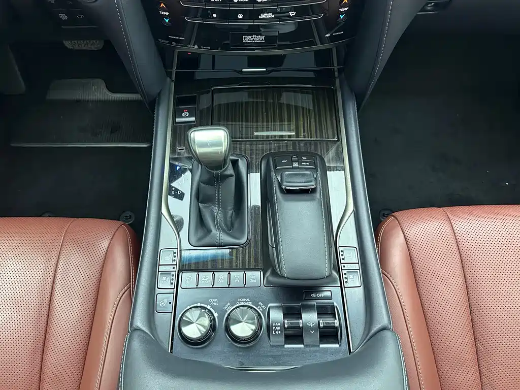 Lexus LX 2020 — фото 17