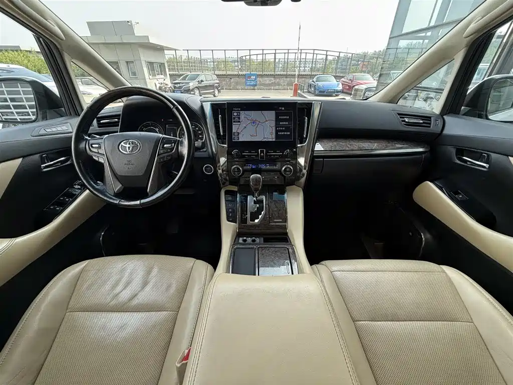 Toyota Alphard 2020 — фото 27