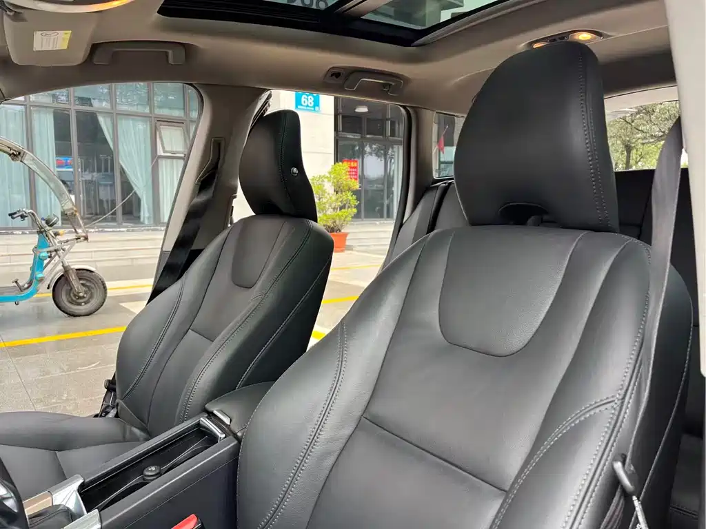 Volvo XC60 2017 — фото 13
