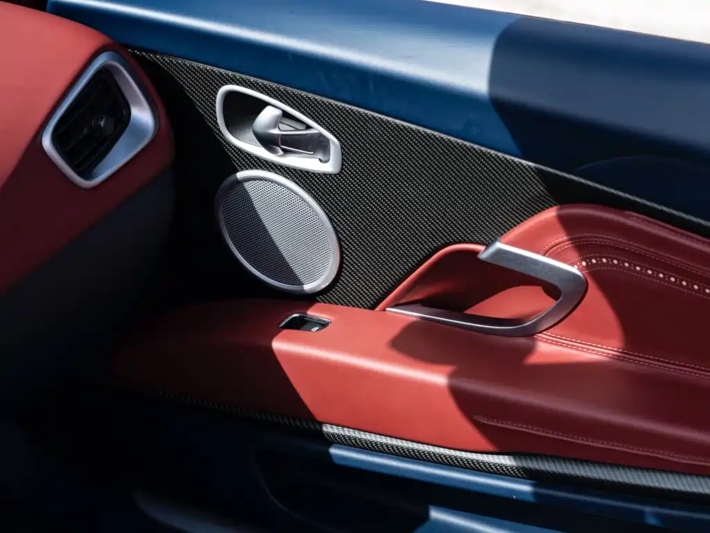 Aston Martin DB11 2018 — фото 15