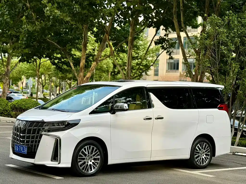 Toyota Alphard 2018 — фото 1