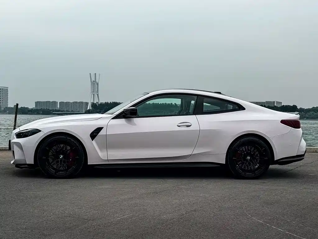 BMW M4 2025 — фото 3