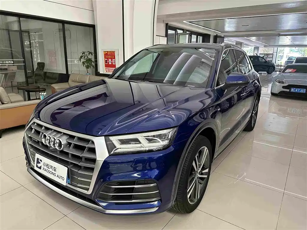Audi Q5L 2020 — фото 1