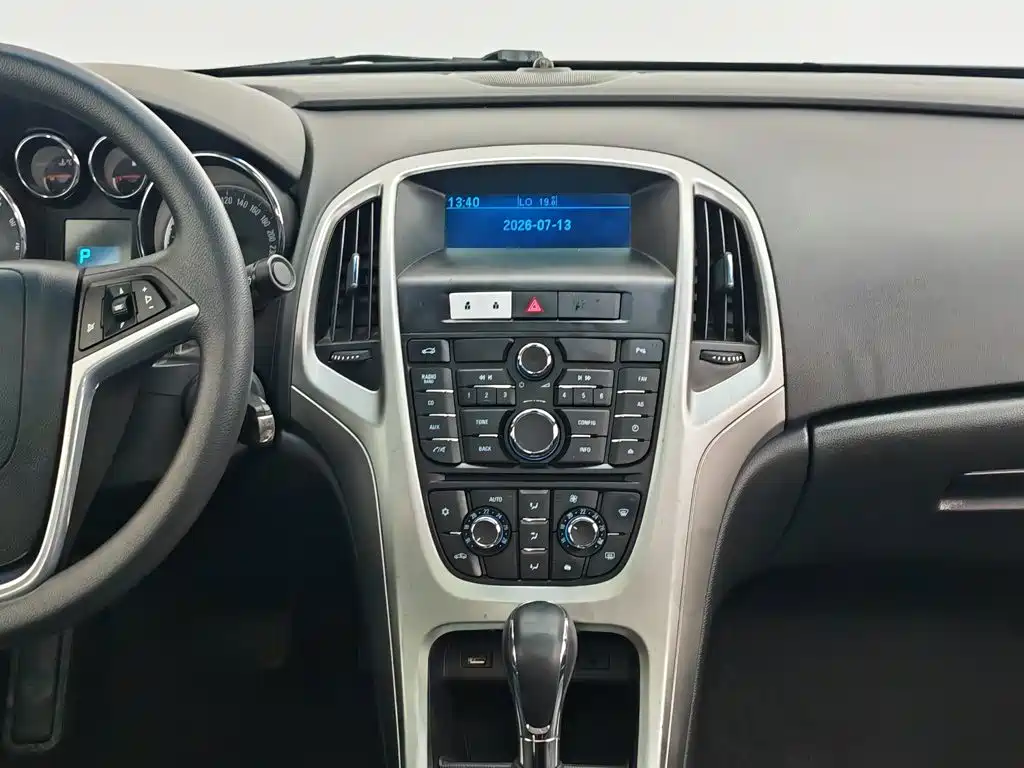 Buick Excelle 2013 — фото 12