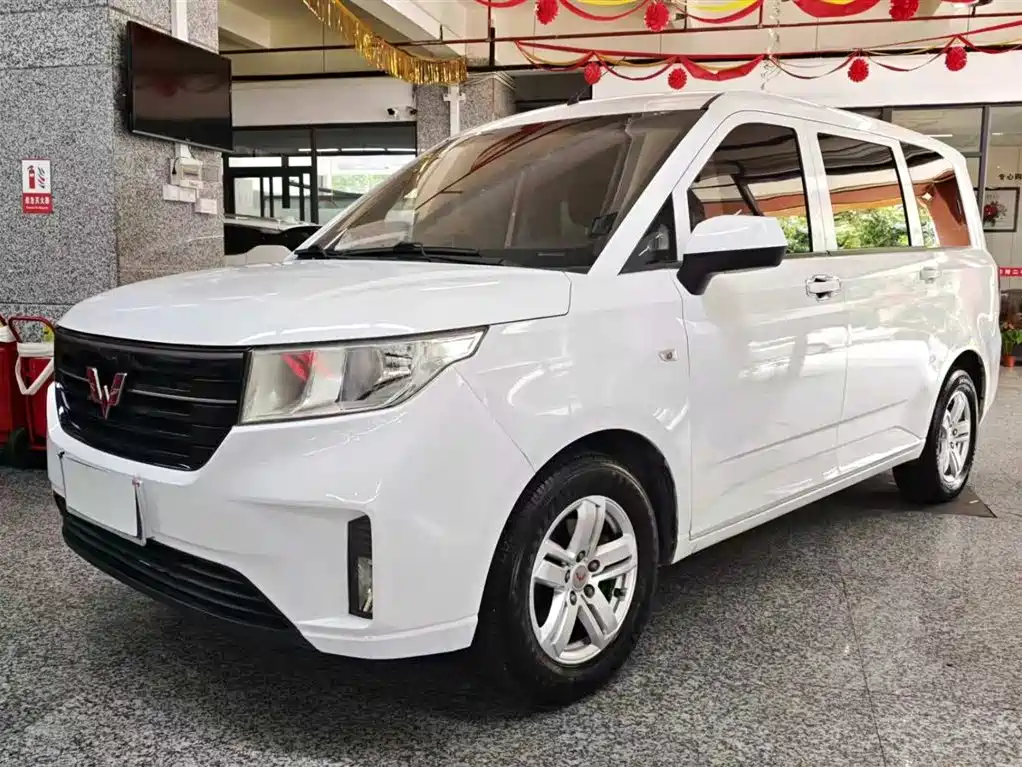 Wuling Hongguang PLUS 2021
