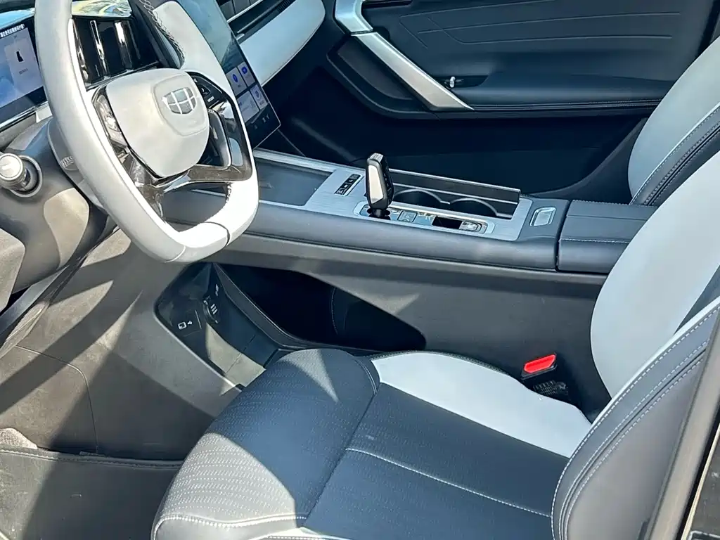 Geely Boyue L 2025 — фото 4