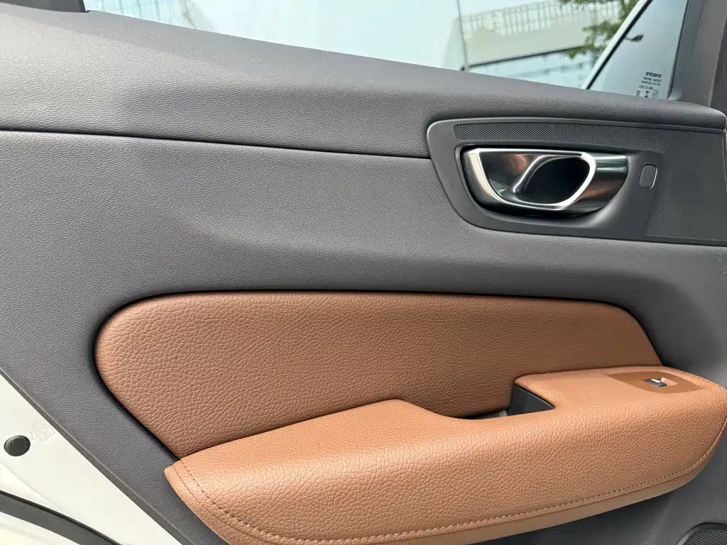 Volvo XC60 PHEV 2021 — фото 24