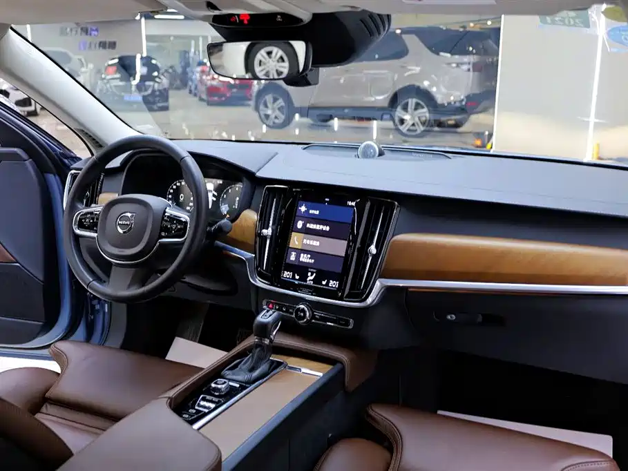 Volvo S90 2019 — фото 18
