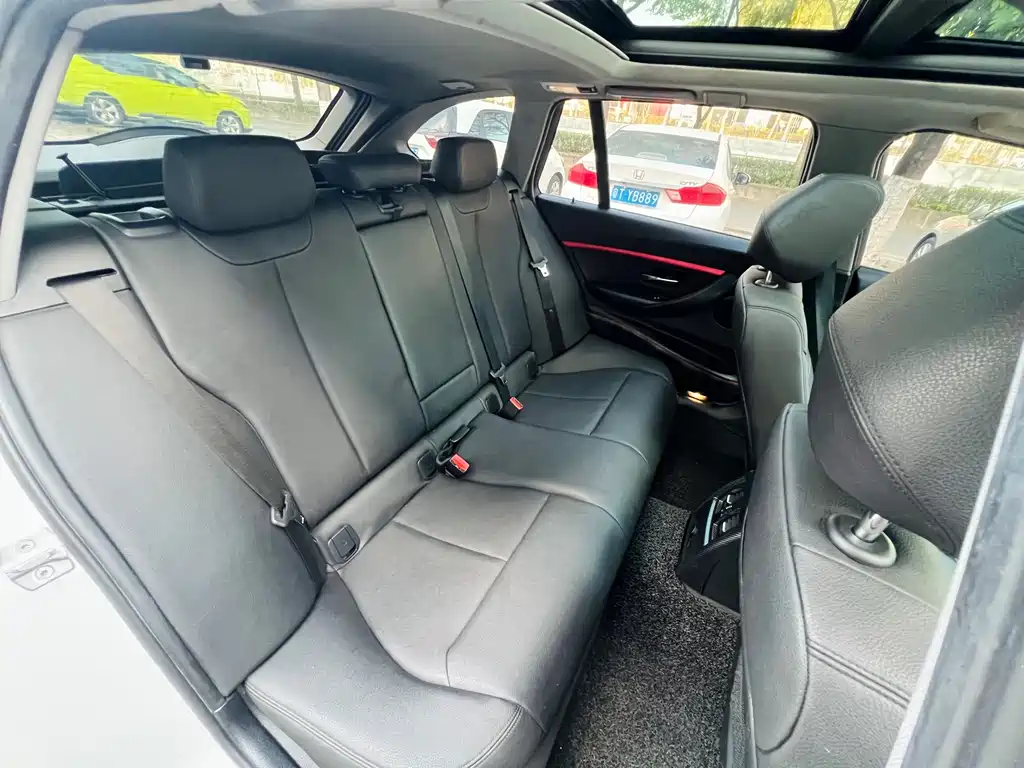 BMW 3 Series 2017 — фото 18