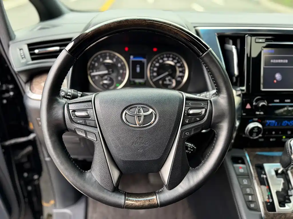 Toyota Alphard 2018 — фото 10