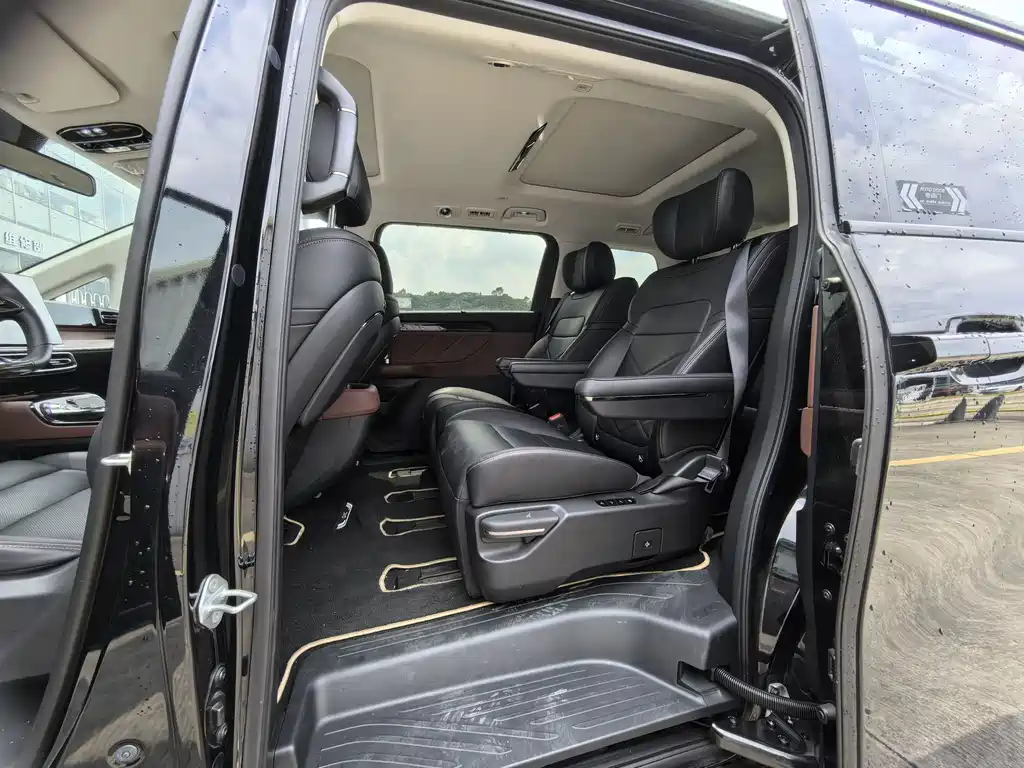 GAC Motor E8 PHEV 2024 — фото 13