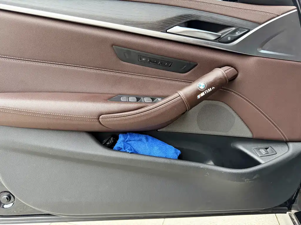 BMW 5 Series 2023 — фото 17