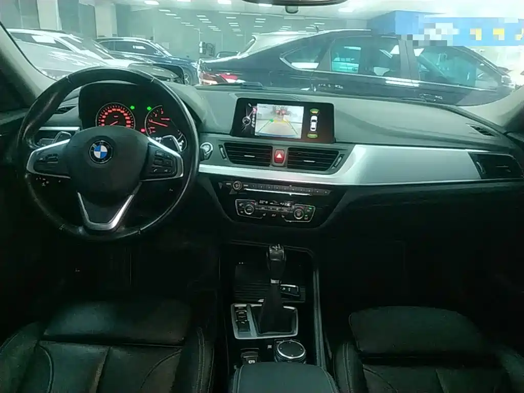 BMW 1 Series 2018 — фото 10
