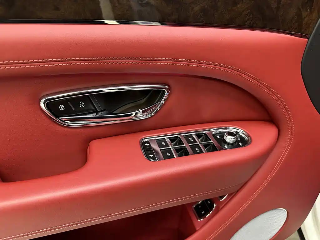 Bentley Bentayga 2021 — фото 11
