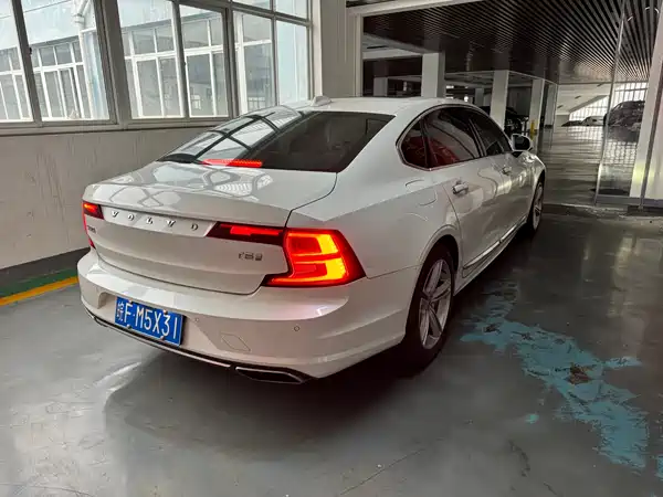 Volvo S90 2019