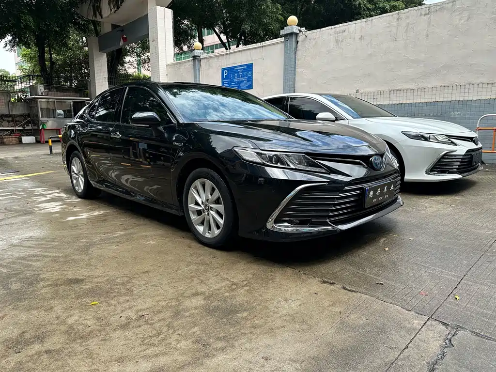 Toyota Camry 2021 — фото 3