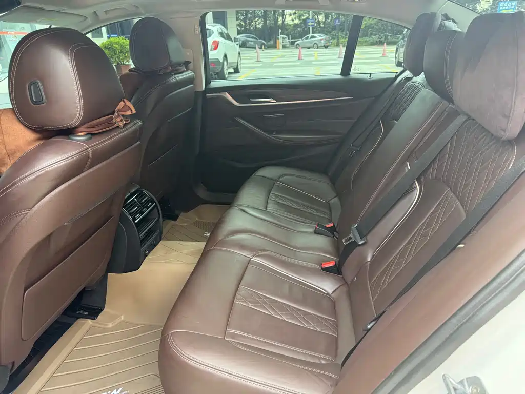 BMW 5 Series 2019 — фото 17