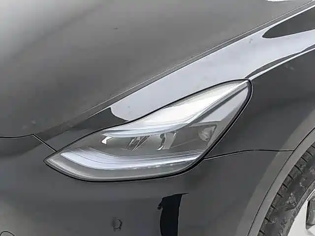 Tesla Model Y 2023 — фото 17