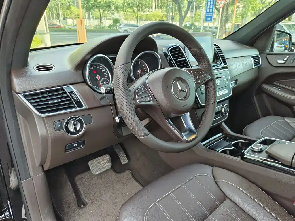 Mercedes-Benz GLE 2016 — фото 10