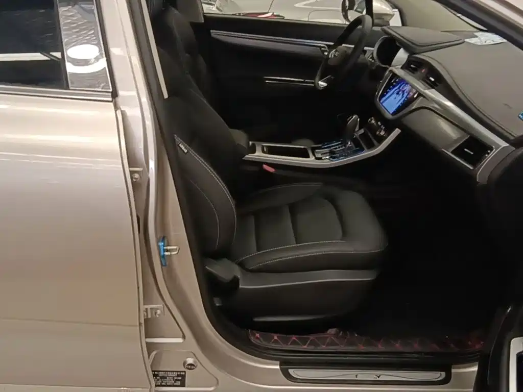 Geely Emgrand GS 2019 — фото 25