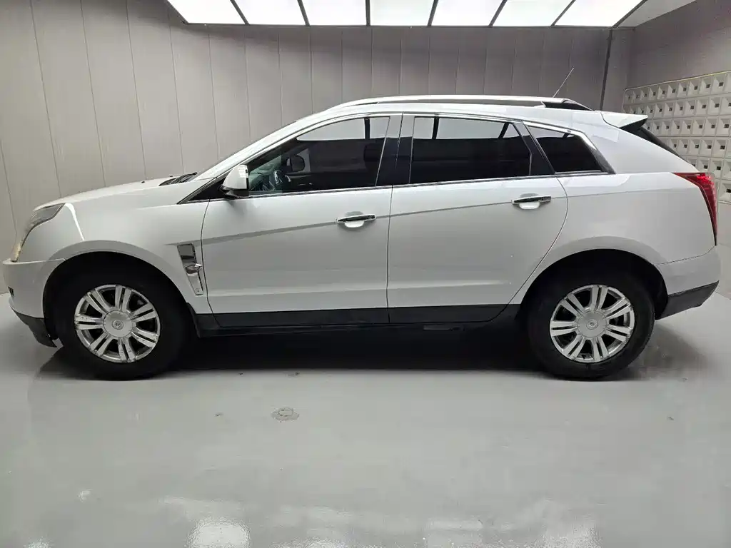Cadillac SRX 2012 — фото 2