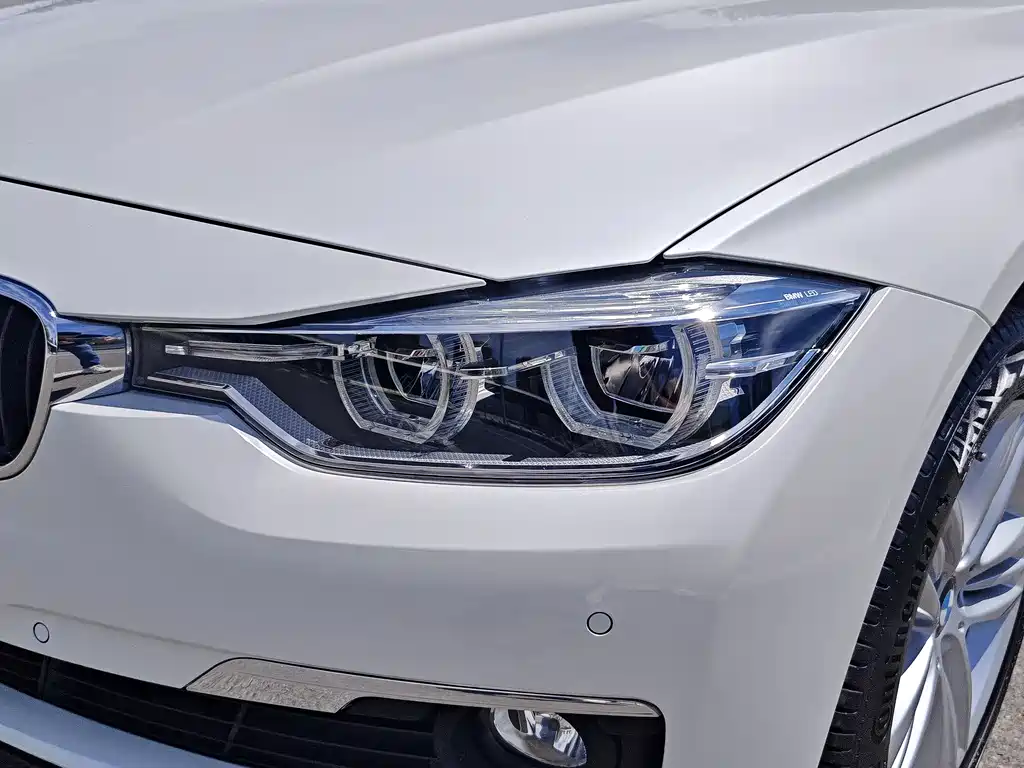 BMW 3 Series 2017 — фото 21
