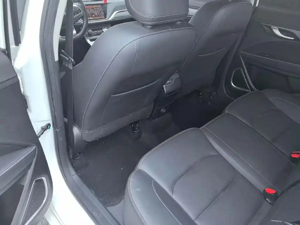 Geely Emgrand 2021