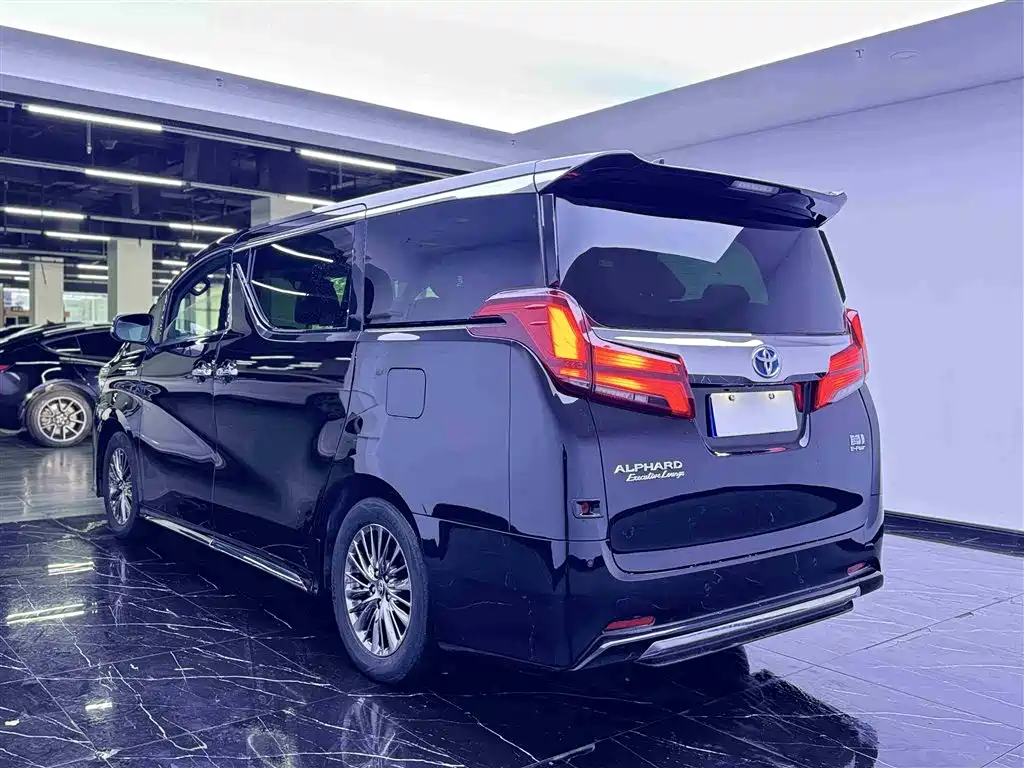 Toyota Alphard 2021 — фото 21