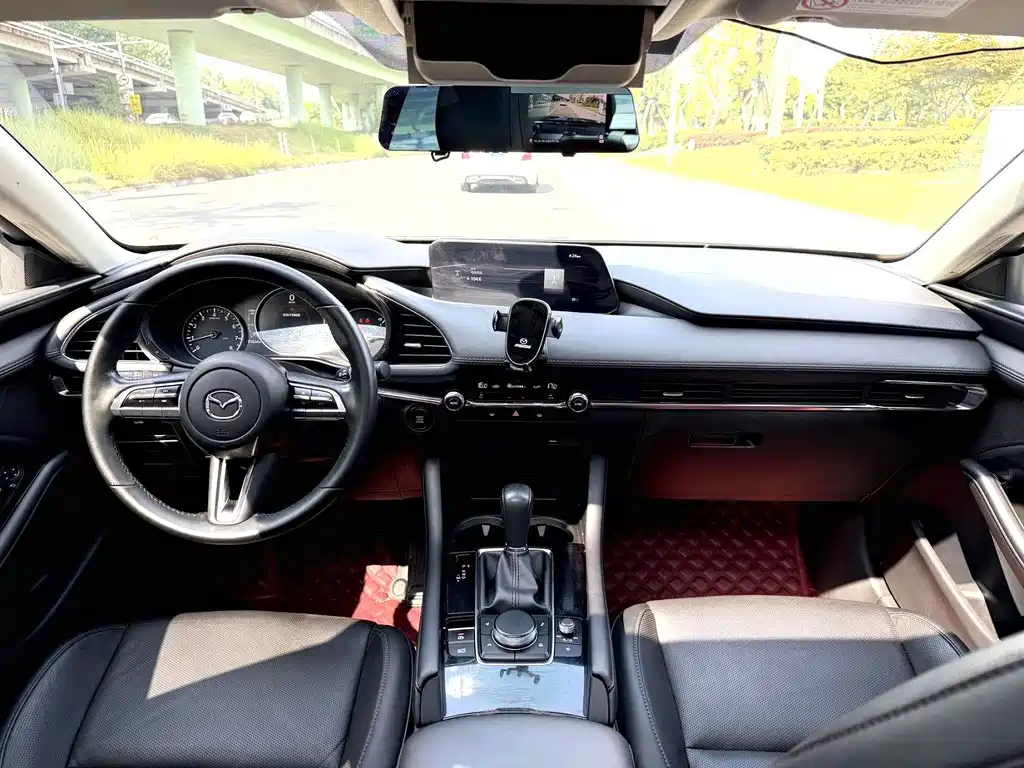 Mazda 3 Axela 2022