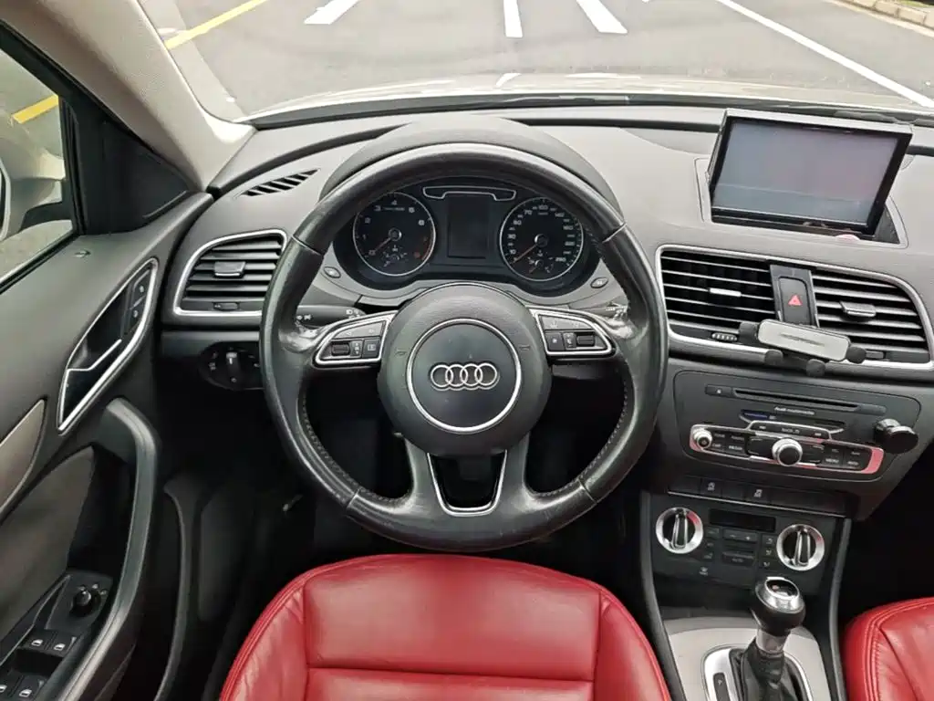 Audi Q3 2015 — фото 11