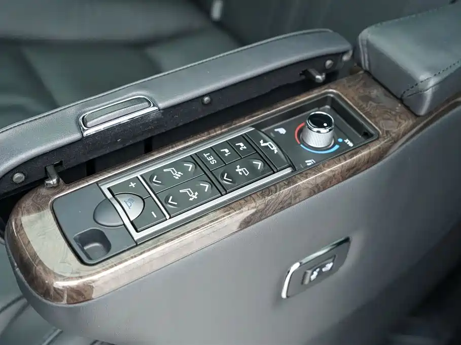 Toyota Alphard 2020 — фото 12