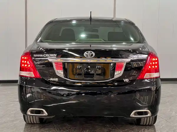 Toyota Crown 2010