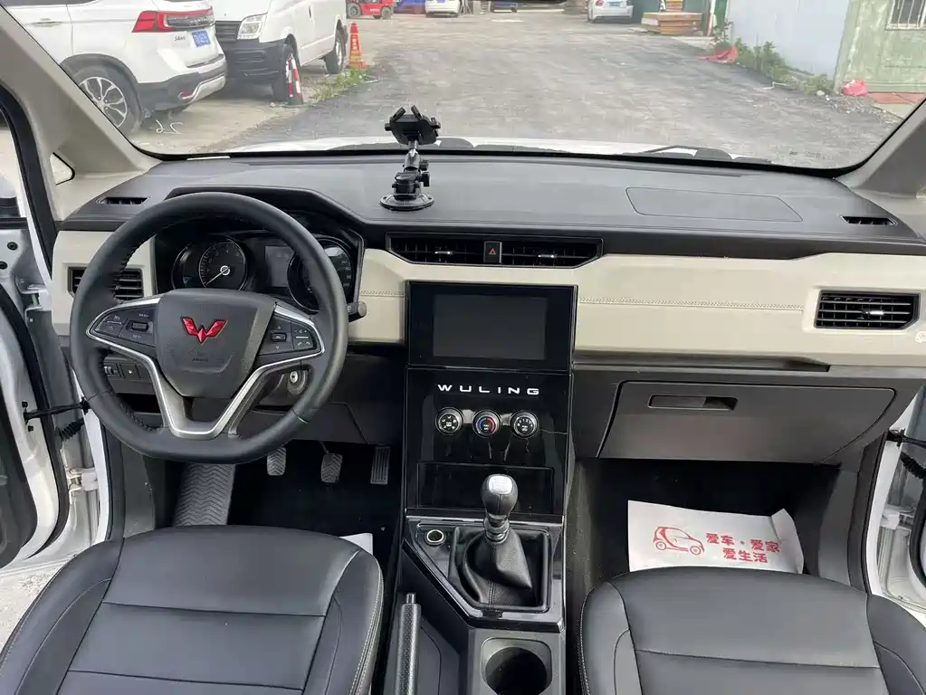 Wuling Journey 2022