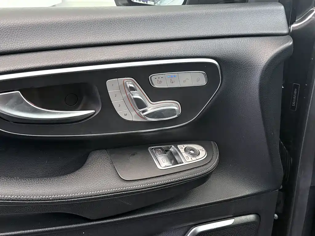Mercedes-Benz V-Class 2021 — фото 20