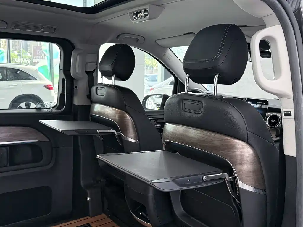 Mercedes-Benz V-Class 2021 — фото 21