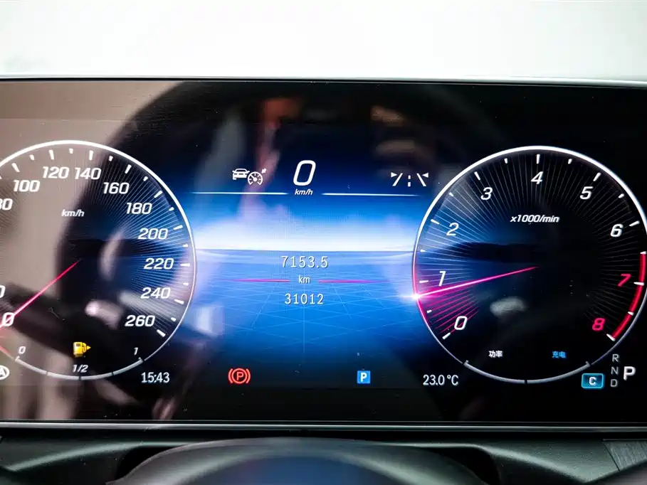 Mercedes-Benz C-Class 2023 — фото 11