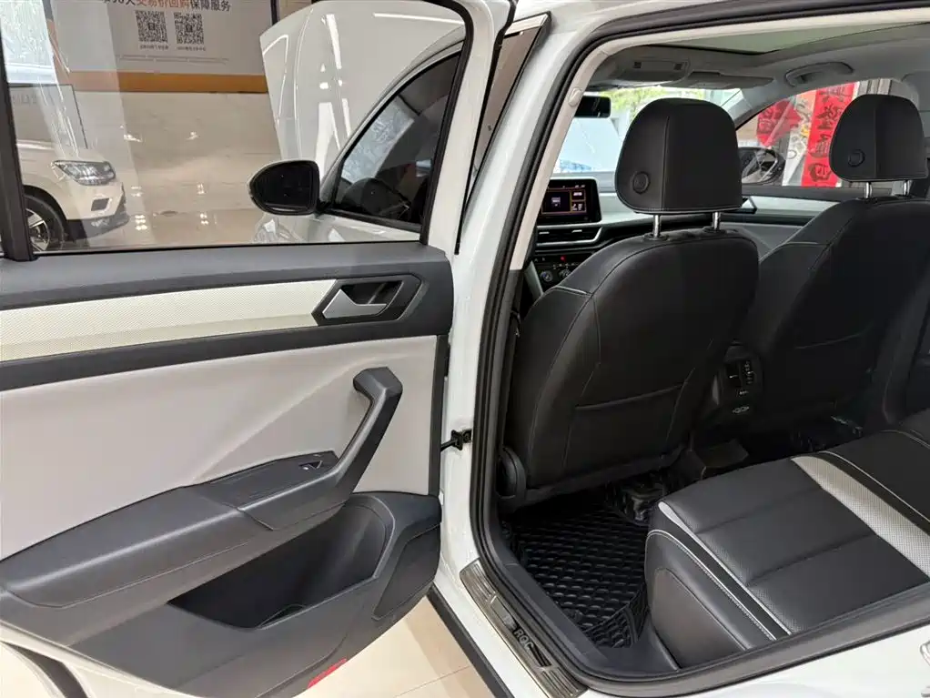 Volkswagen T-Roc 2023 — фото 17