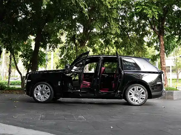 Rolls-Royce Cullinan 2019