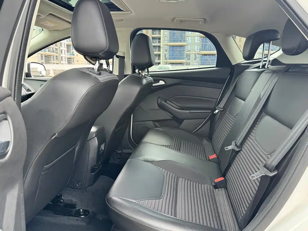 Ford Focus 2019 — фото 10