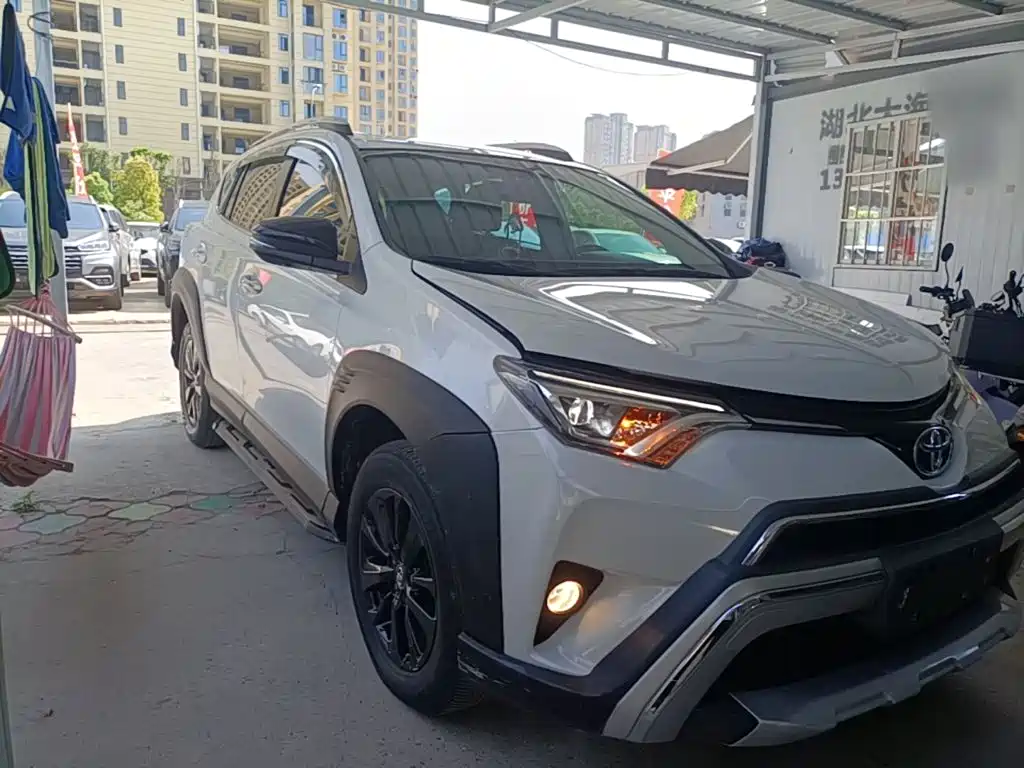 Toyota RAV4 2019 — фото 23