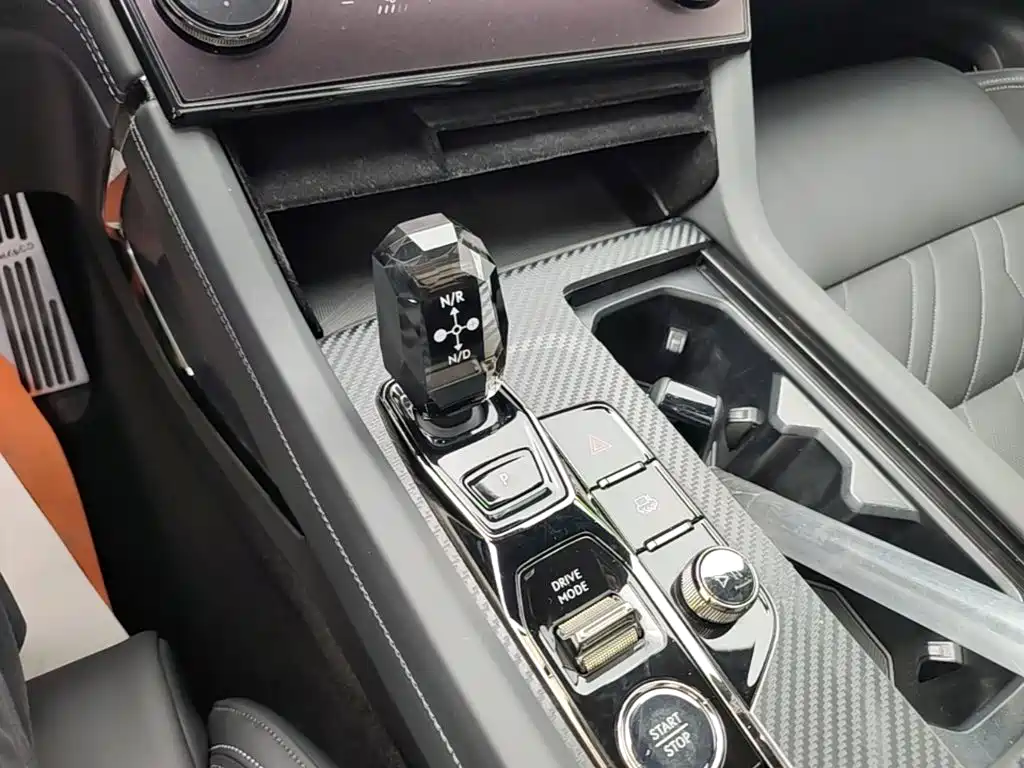 Lynk & Co 09 EM-P 2022 — фото 14