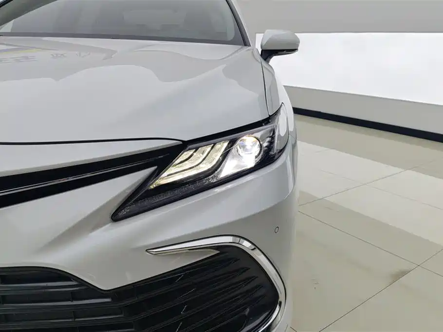 Toyota Camry 2022 — фото 5