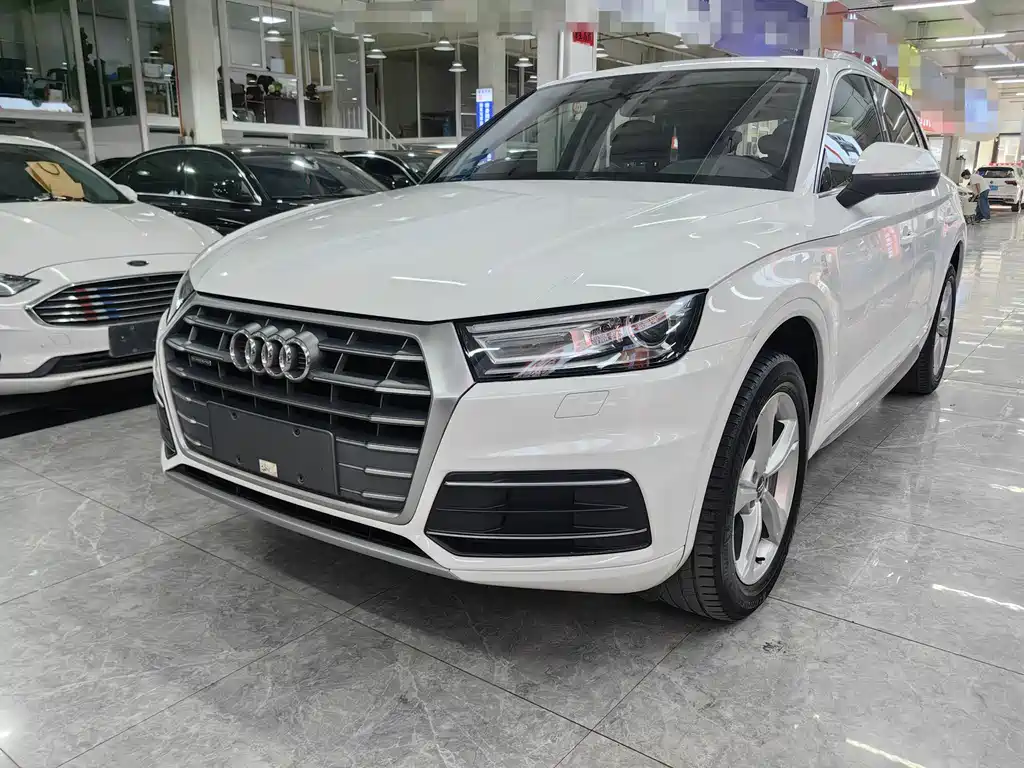 Audi Q5L 2019 — фото 1