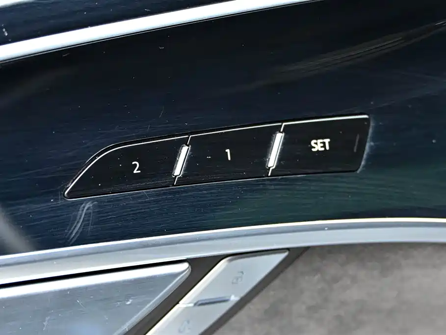 Audi A8 New Energy 2022 — фото 24