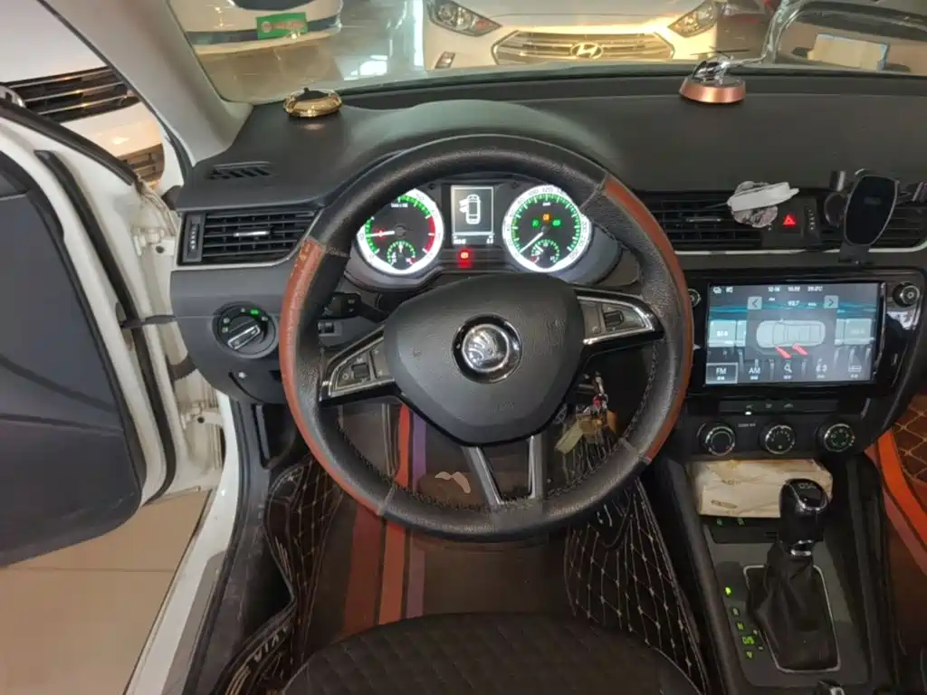 Skoda Octavia 2017 — фото 11