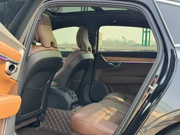 Volvo S90 2025