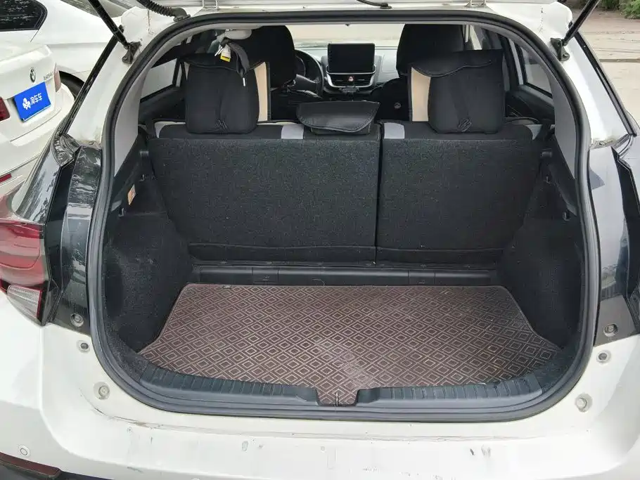 Toyota Yaris L 2020