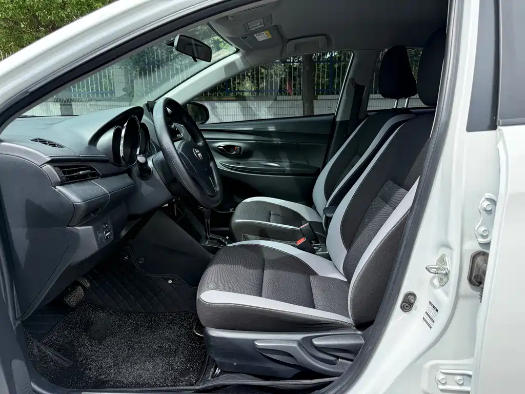 Toyota Yaris L 2021 — фото 11