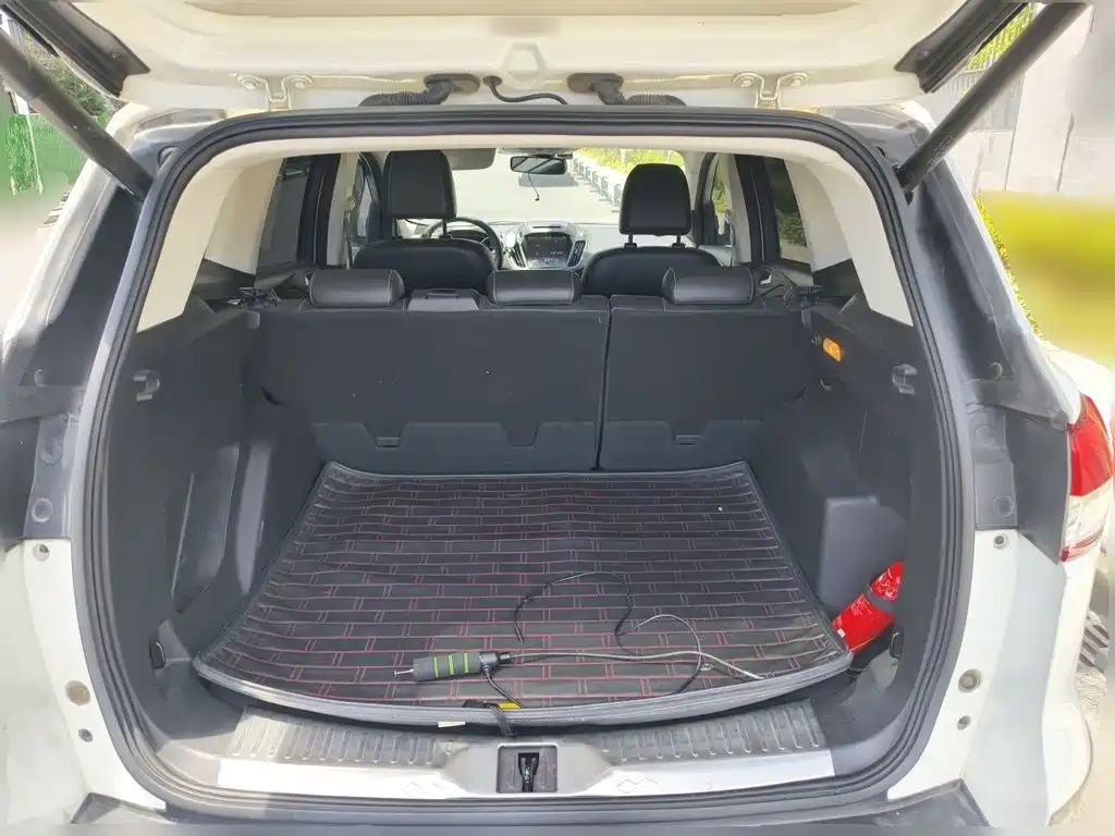 Ford Kuga 2015 — фото 15